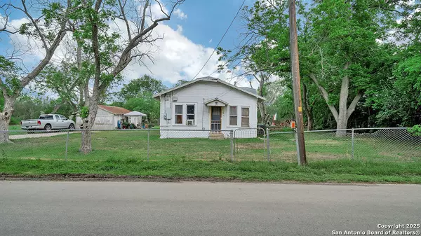 270 Country Ln, Cibolo, TX 78108