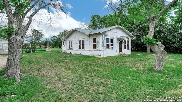 Cibolo, TX 78108,270 Country Ln