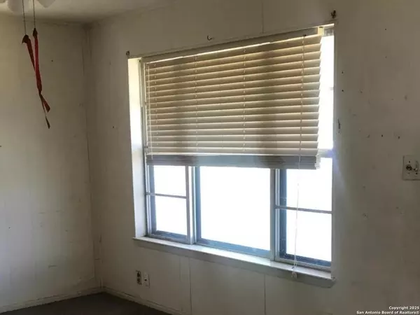 Pearsall, TX 78061,118 Garcia St.