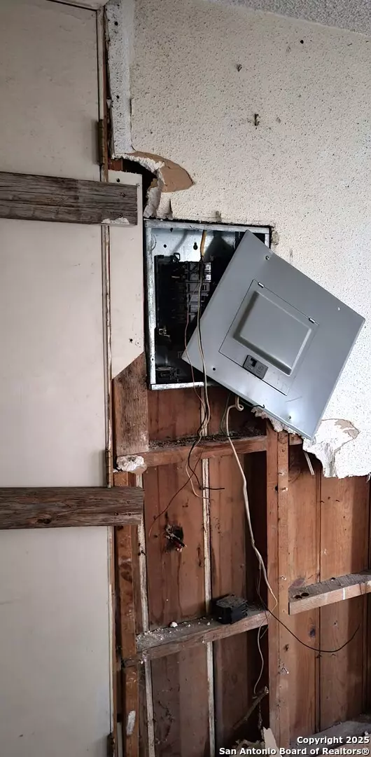 San Antonio, TX 78221