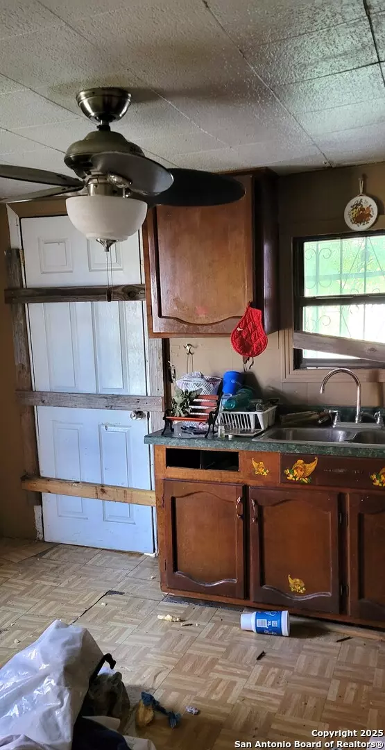 San Antonio, TX 78221