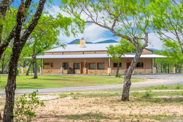 1065 B & R, Utopia, TX 78884