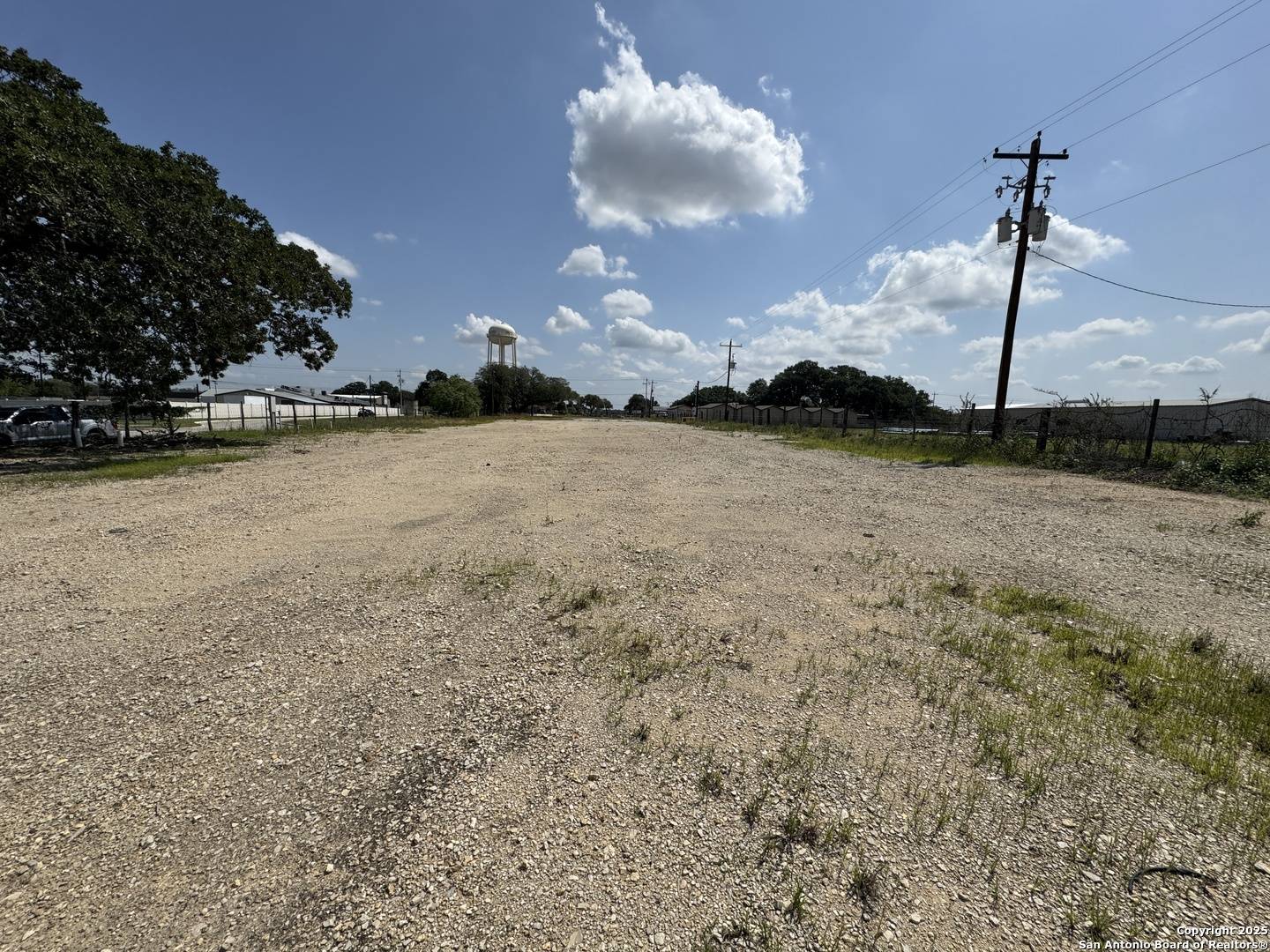 6647 US Highway 181 N, Floresville, TX 78114