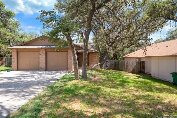 8927 HAMBLEDON DR, San Antonio, TX 78250-5013