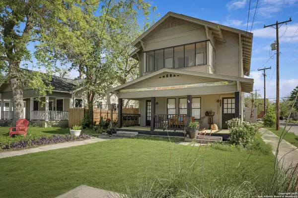 200 Queen Anne Ct, San Antonio, TX 78209