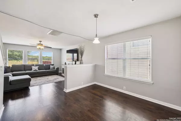 Converse, TX 78109,9718 Falcon Bay