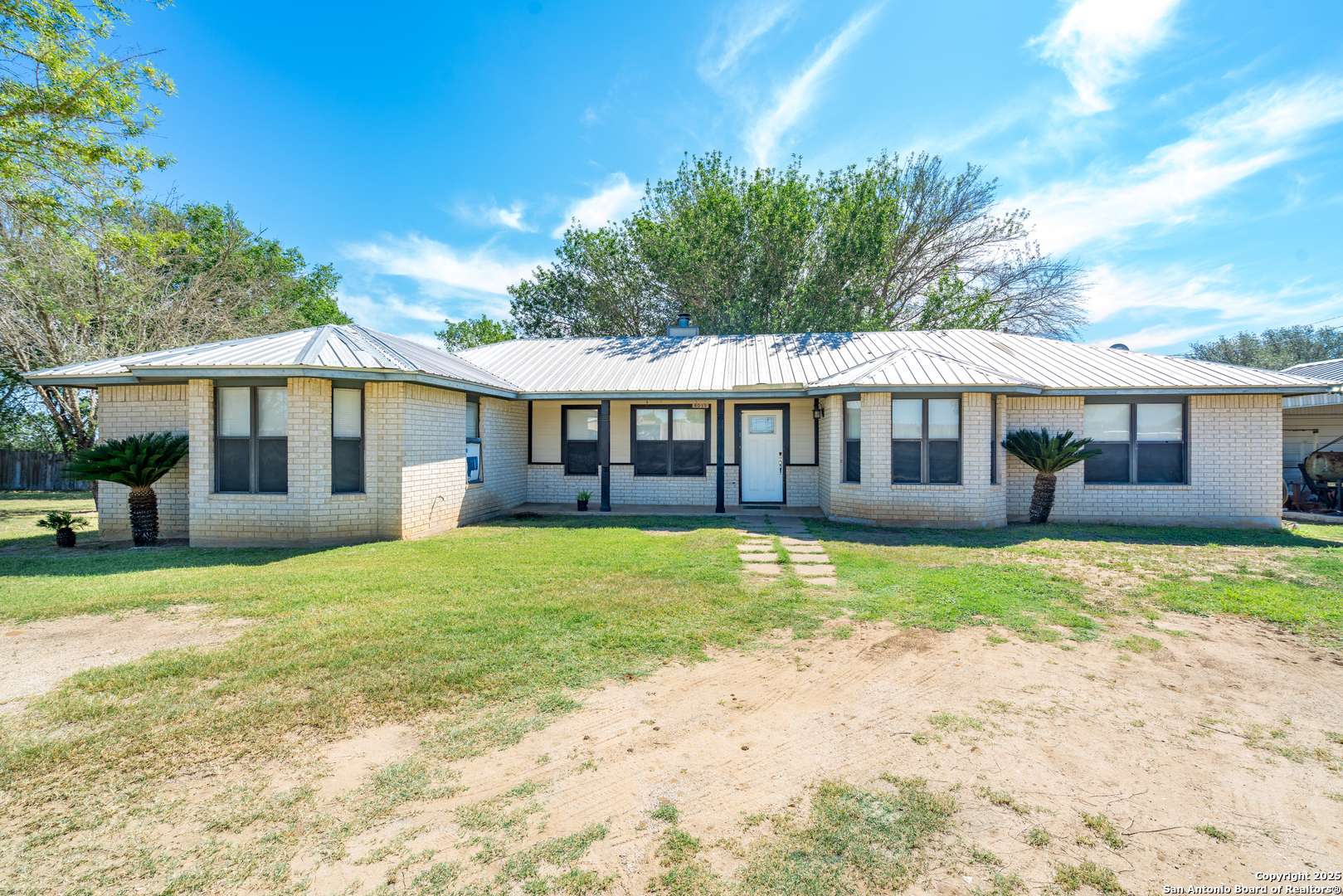 Floresville, TX 78114,8013 County Road 128
