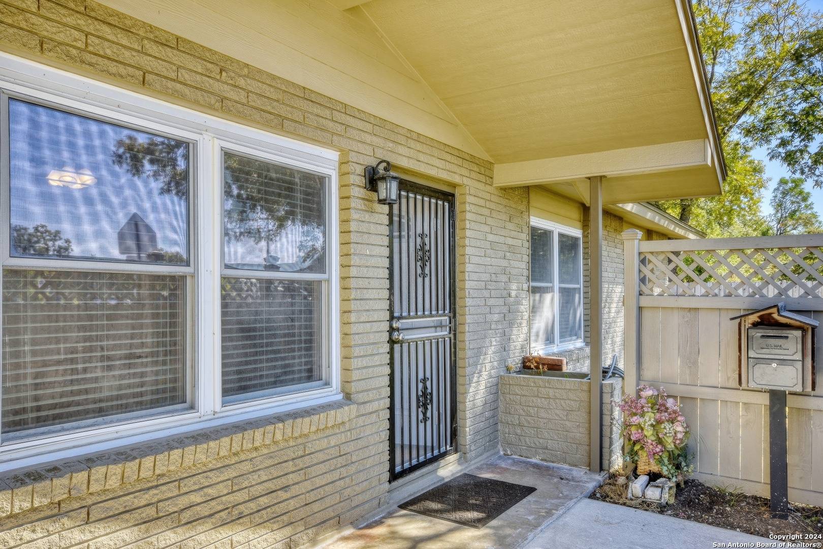 San Antonio, TX 78213-3811,255 Gilbert Lane