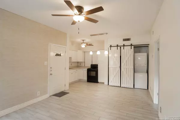 San Antonio, TX 78229,8655 Datapoint Dr UNIT 203B