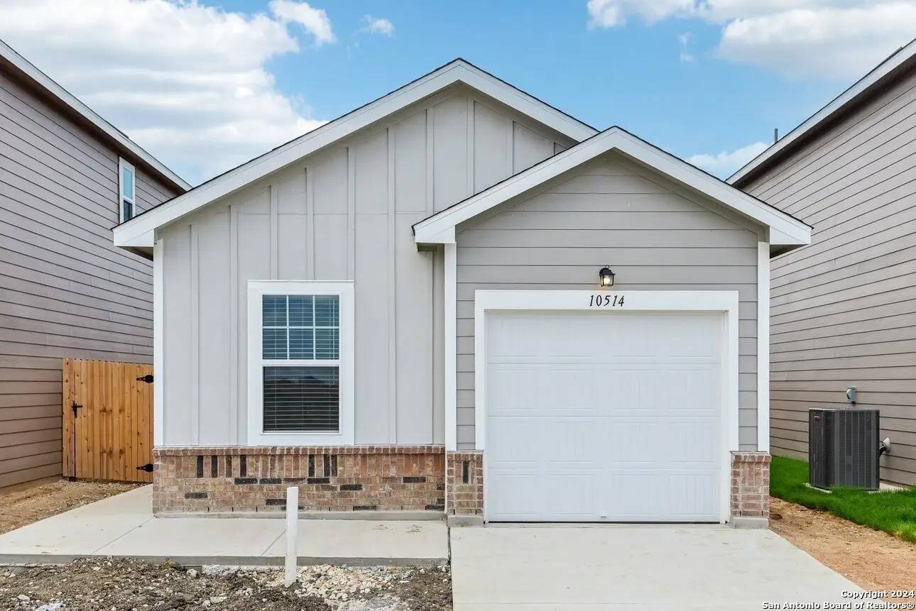 907 King Eider, Adkins, TX 78101