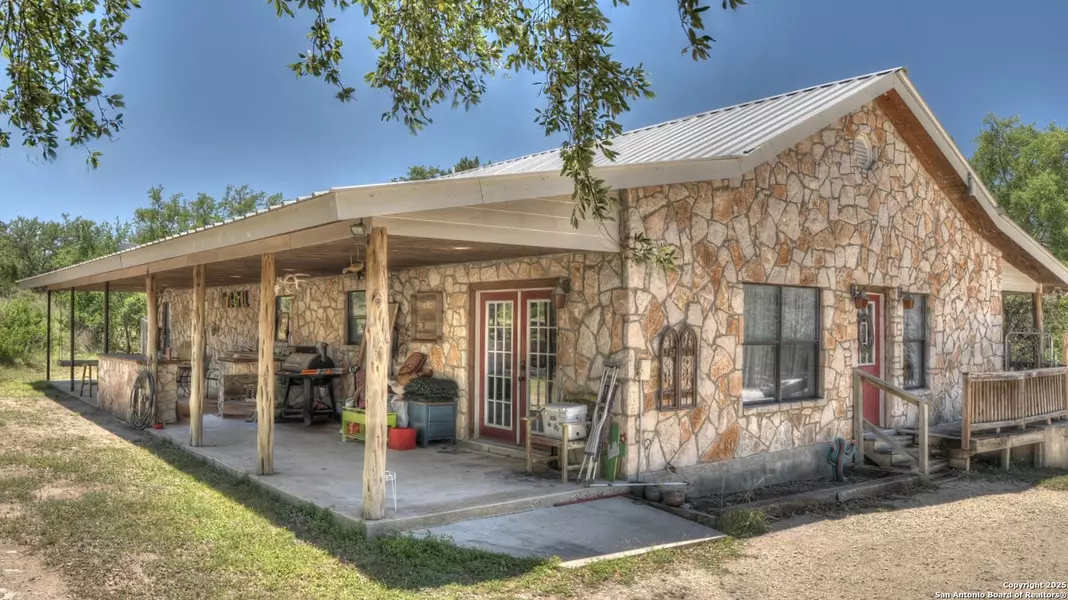 121 David Rankin Rd, Leakey, TX 78873