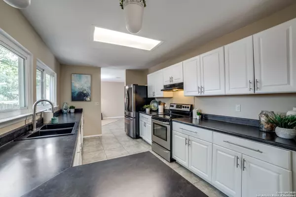 San Antonio, TX 78250,9838 Trendwood