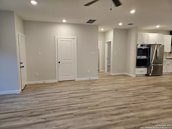 San Antonio, TX 78222,5819 lake bluff