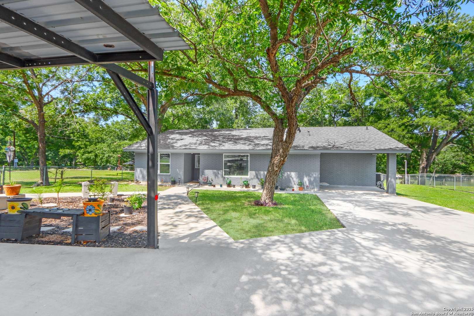 Mcqueeney, TX 78123-3612,326 Riverview
