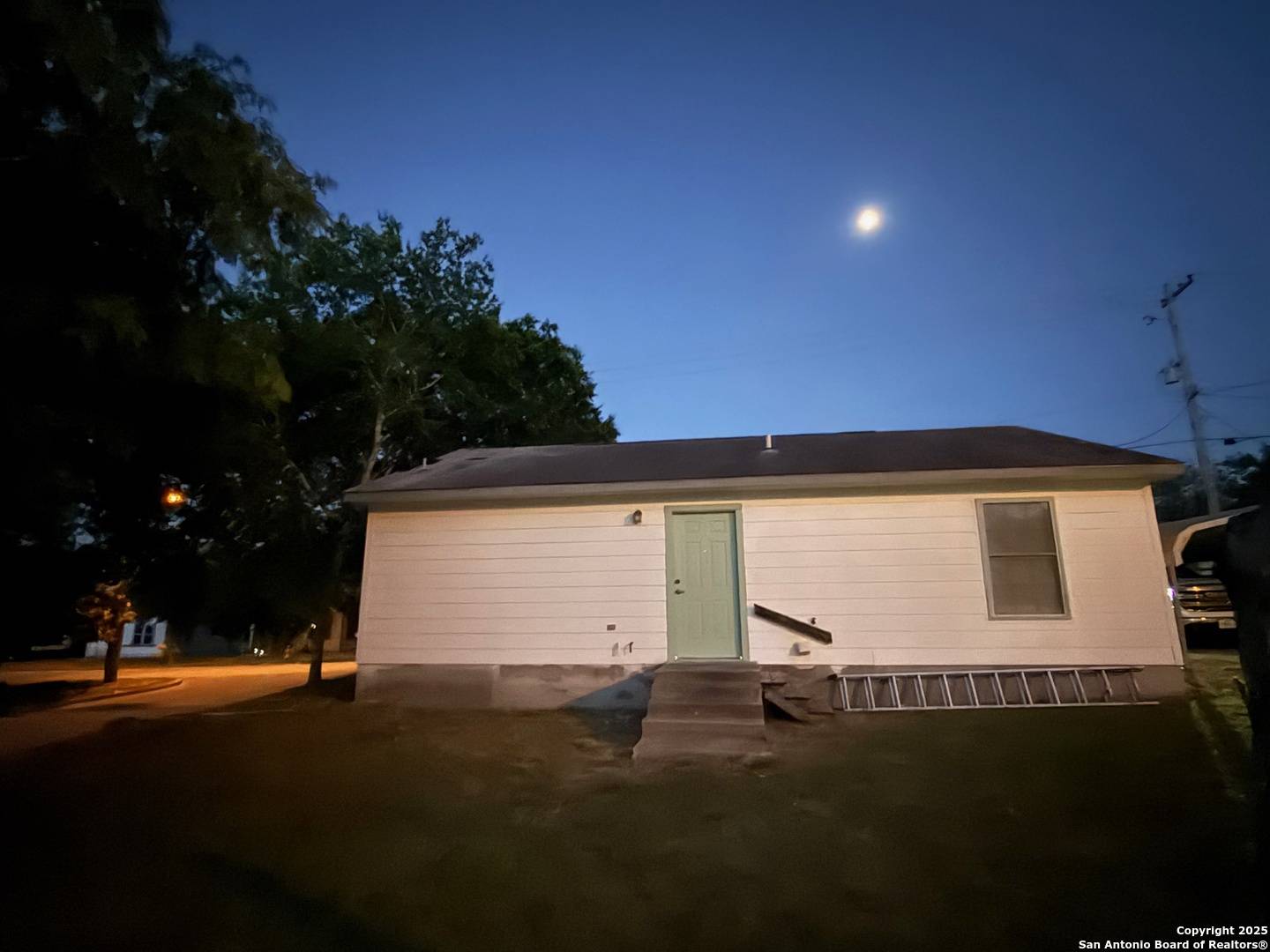Kenedy, TX 78119,902 Saint Mary