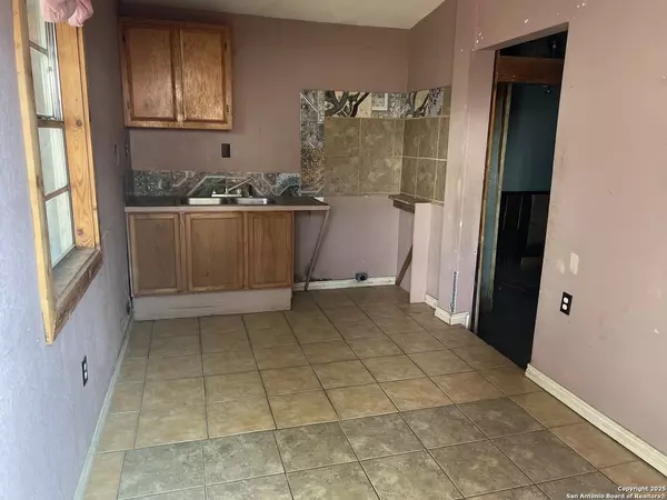 Uvalde, TX 78801,822 High