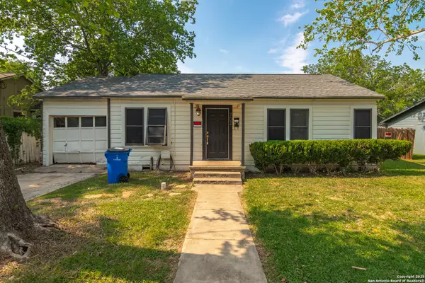 702 Baker, Seguin, TX 78155
