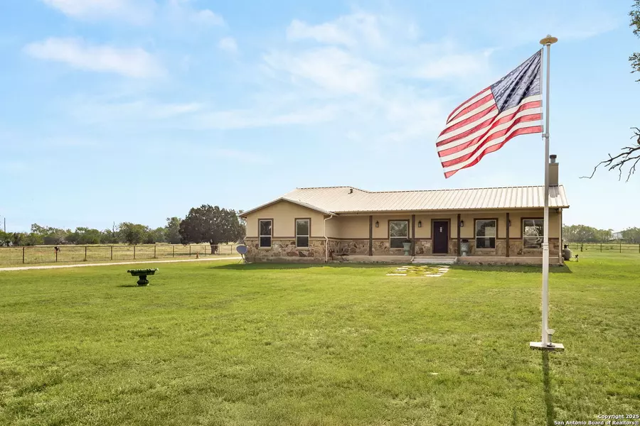381 Schneider Rd, Seguin, TX 78155