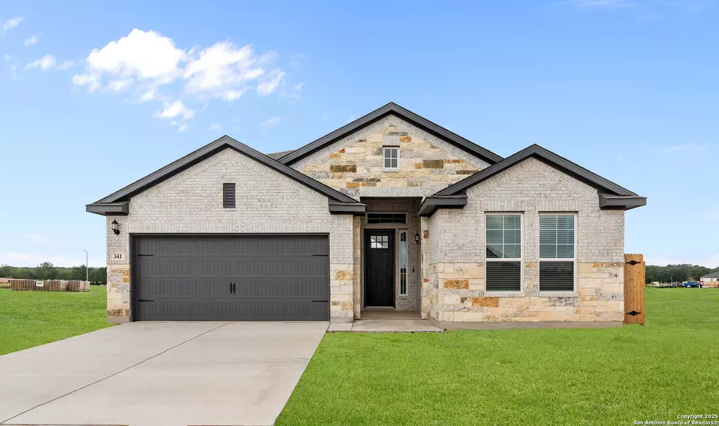 341 Mountain Oak, Castroville, TX 78009