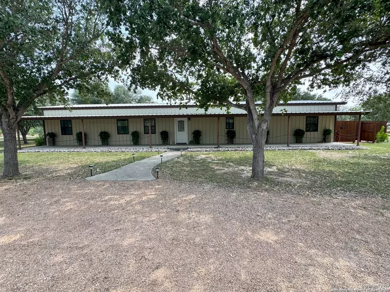 100 Choke Canyon Estates, Three Rivers, TX 78071