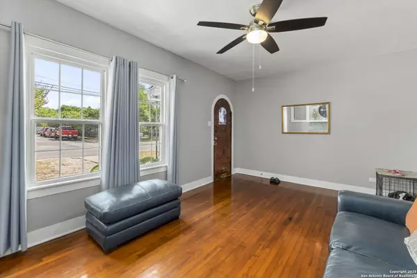 San Antonio, TX 78201,942 McIlvaine