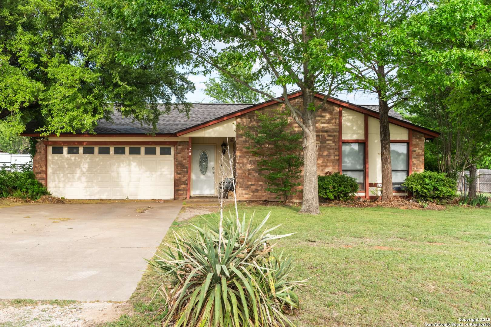 120 Westridge Dr, Springtown, TX 76082