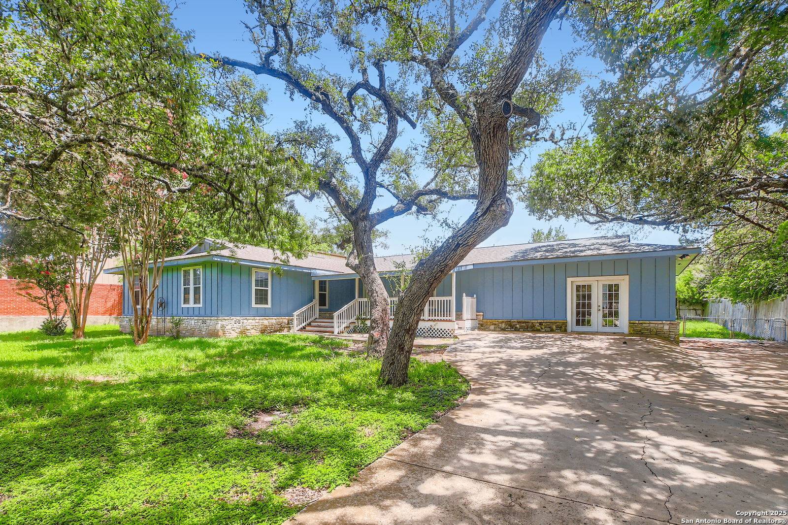9160 Aqua Dr, Boerne, TX 78006