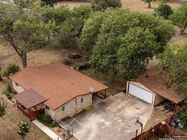 11301 Ford, Adkins, TX 78101
