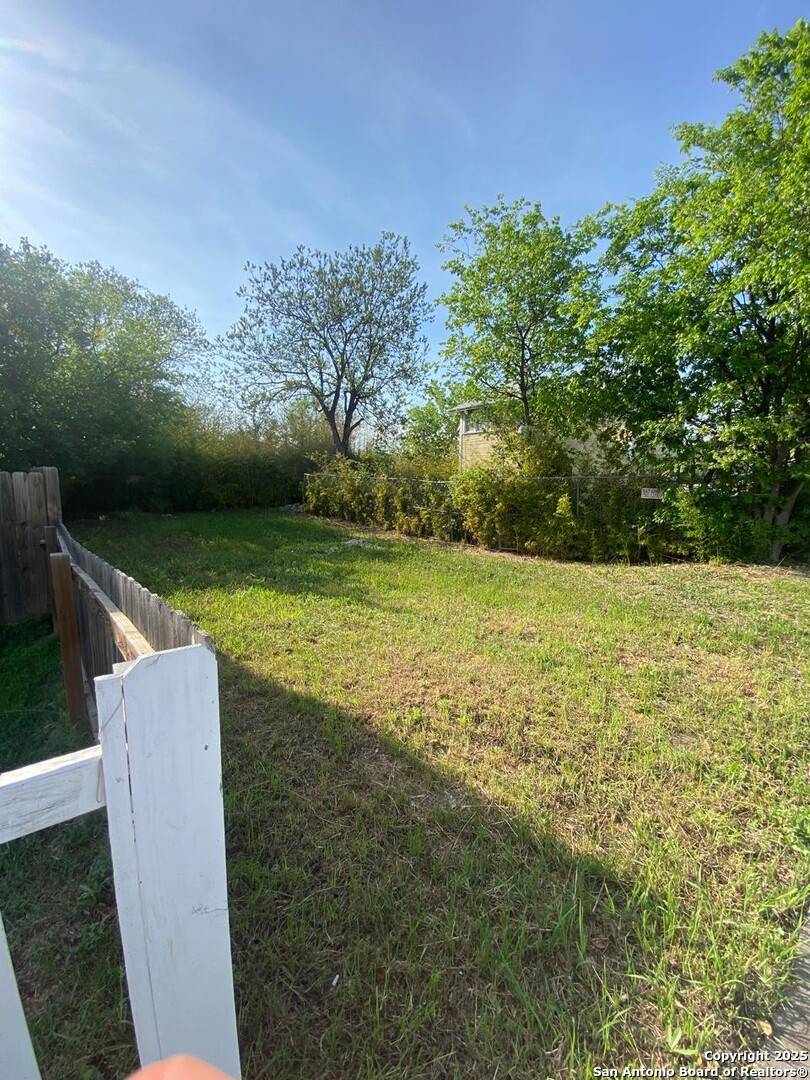 San Antonio, TX 78202,423 Hackberry St