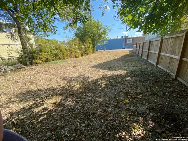 San Antonio, TX 78202,423 Hackberry St