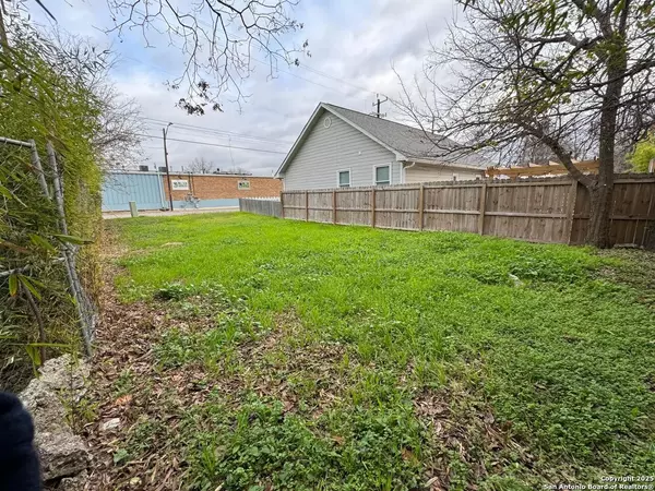 San Antonio, TX 78202,423 Hackberry St