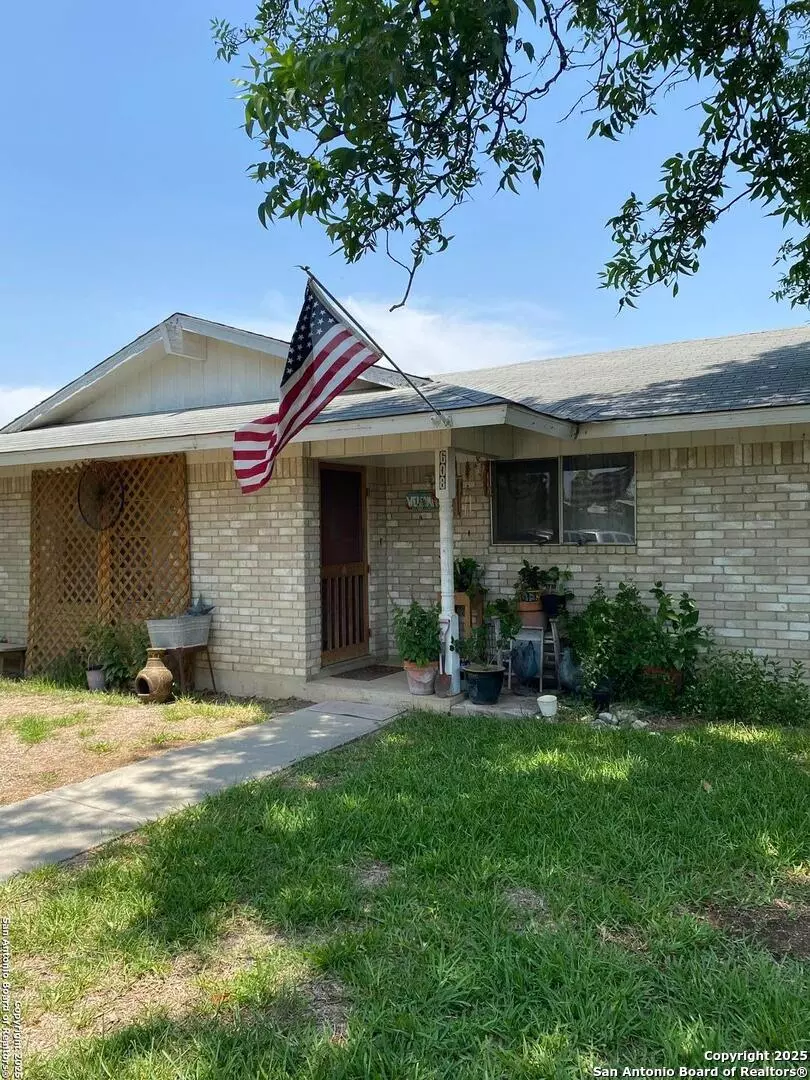 Uvalde, TX 78801,608 Daniel