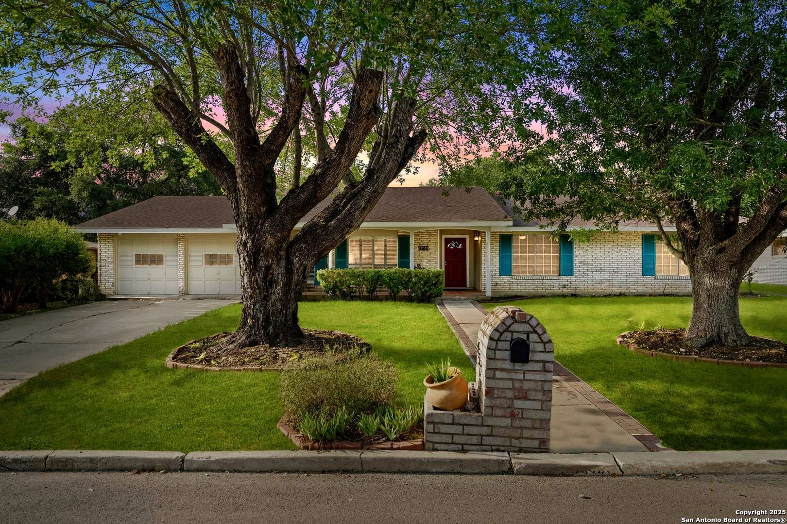 437 Spaceway Dr., Windcrest, TX 78239