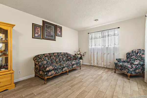 San Antonio, TX 78227,118 Peach Valley