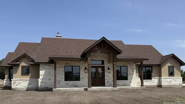 811 Horseshoe Falls, Bandera, TX 78003