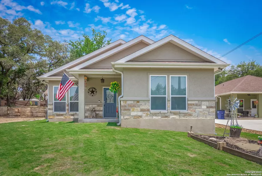2872 Lakeview Dr, Canyon Lake, TX 78133