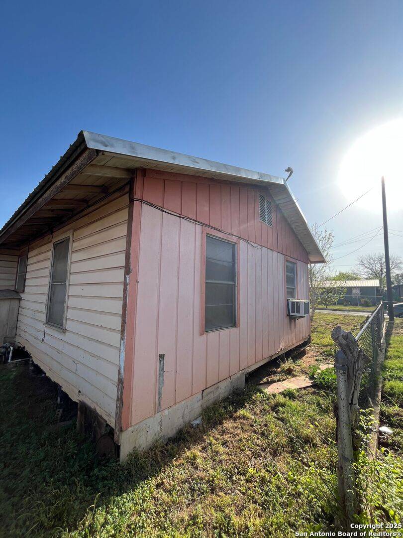 Pearsall, TX 78061,519 Apple