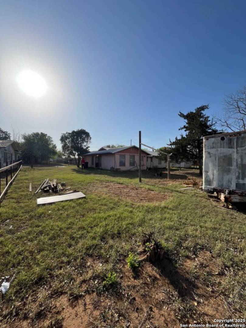 Pearsall, TX 78061,519 Apple