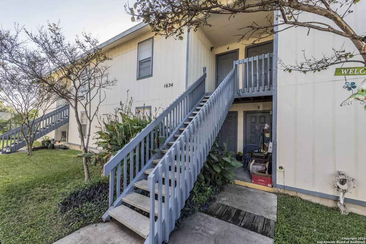 San Antonio, TX 78201,1634 W Woodlawn UNIT 2
