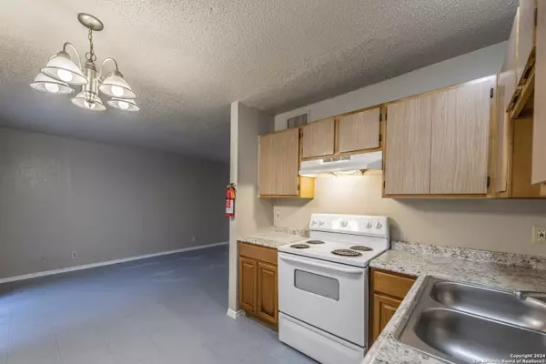 San Antonio, TX 78201,1634 W Woodlawn UNIT 2