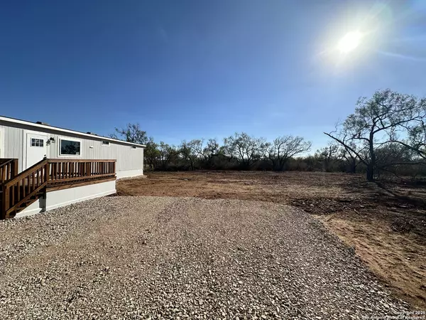 Moore, TX 78057,149 County Road 2644