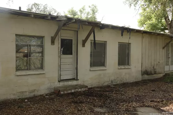 Pleasanton, TX 78064,1413 Martin