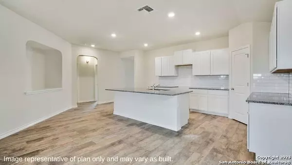 Cibolo, TX 78108,627 Sumpter Banks