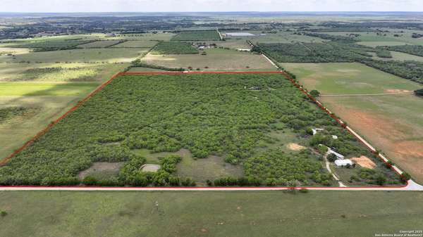 1702 County Road 116, Nixon, TX 78140