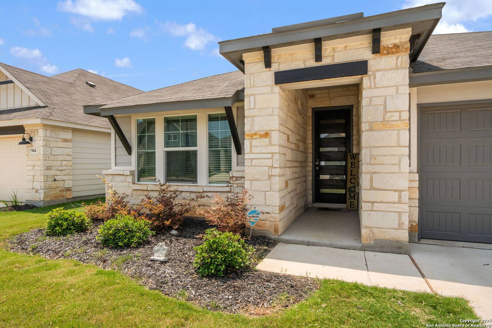 San Antonio, TX 78260,948 Black Horse Way