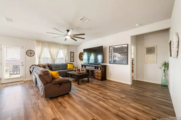 San Antonio, TX 78260,948 Black Horse Way
