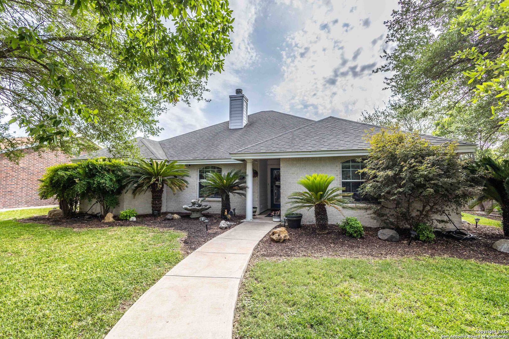 633 Sunrise Ave, Uvalde, TX 78801