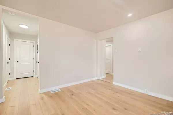 506 Hot Wells,  San Antonio,  TX 78223