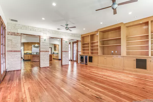 San Antonio, TX 78209,2 Laurel Pl