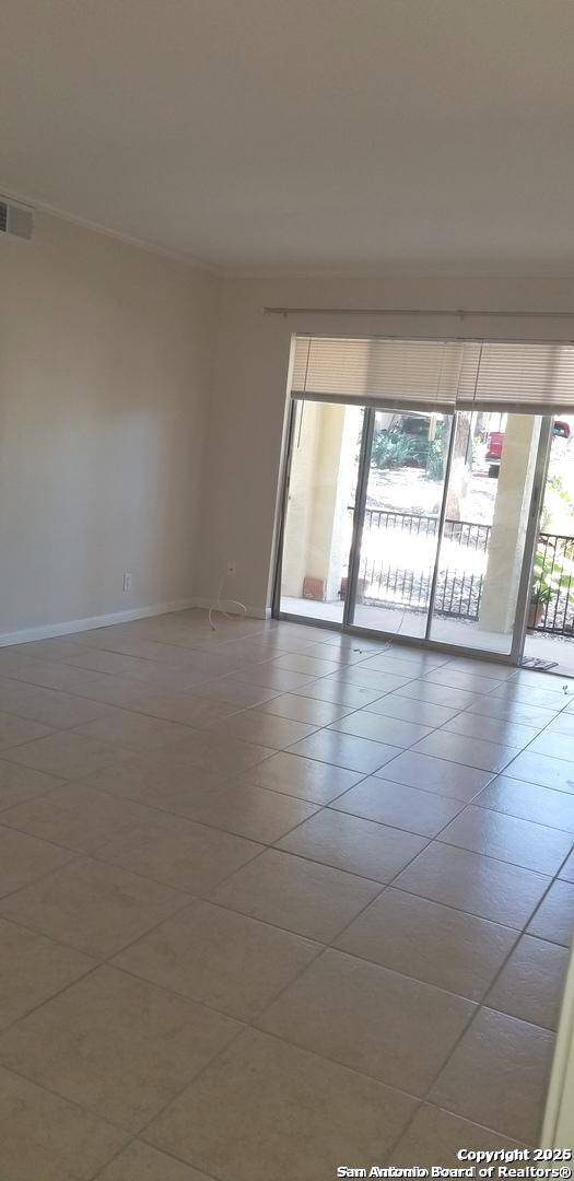 8702 VILLAGE DR UNIT 204, San Antonio, TX 78217-5409